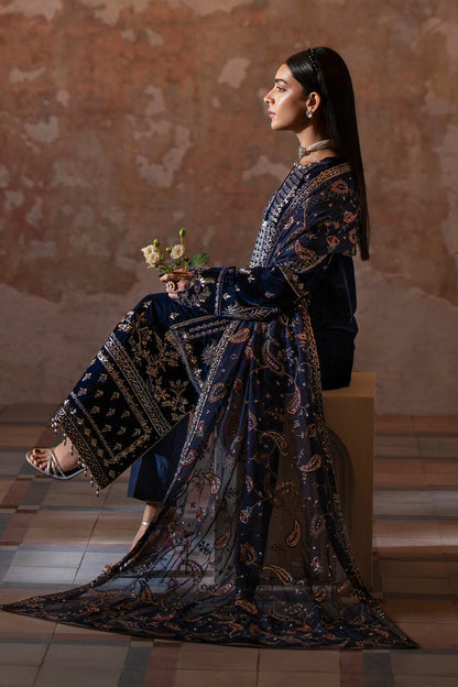 Emaan Adeel | Saanjh Velvet Collection 24 | Roshni - Ladies Clothes - Maria Faisal