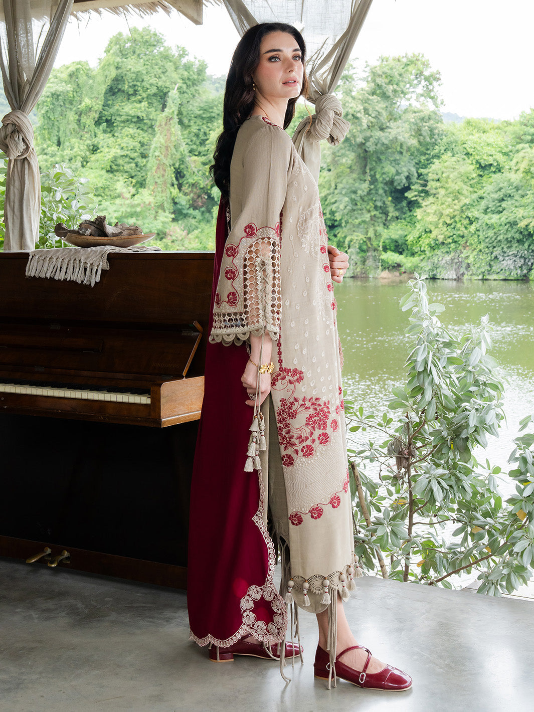 AILEEN – authentic Pakistani dress from the Dastaan Khaddar 25 collection for women in the UK