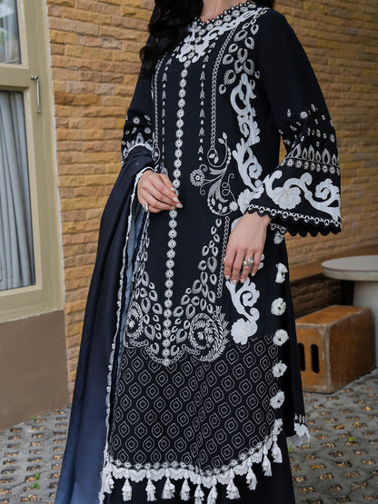 REHA – authentic Pakistani dress from the Dastaan Khaddar 25 collection for women in the UK