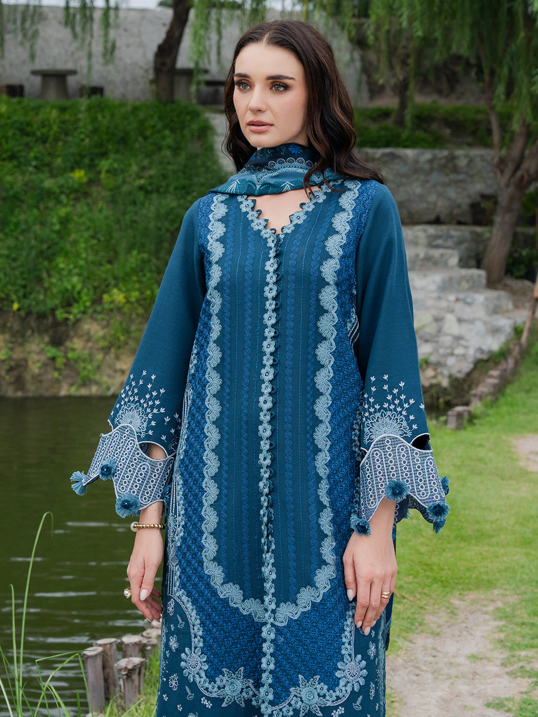 EVARA – authentic Pakistani dress from the Dastaan Khaddar 25 collection for women in the UK