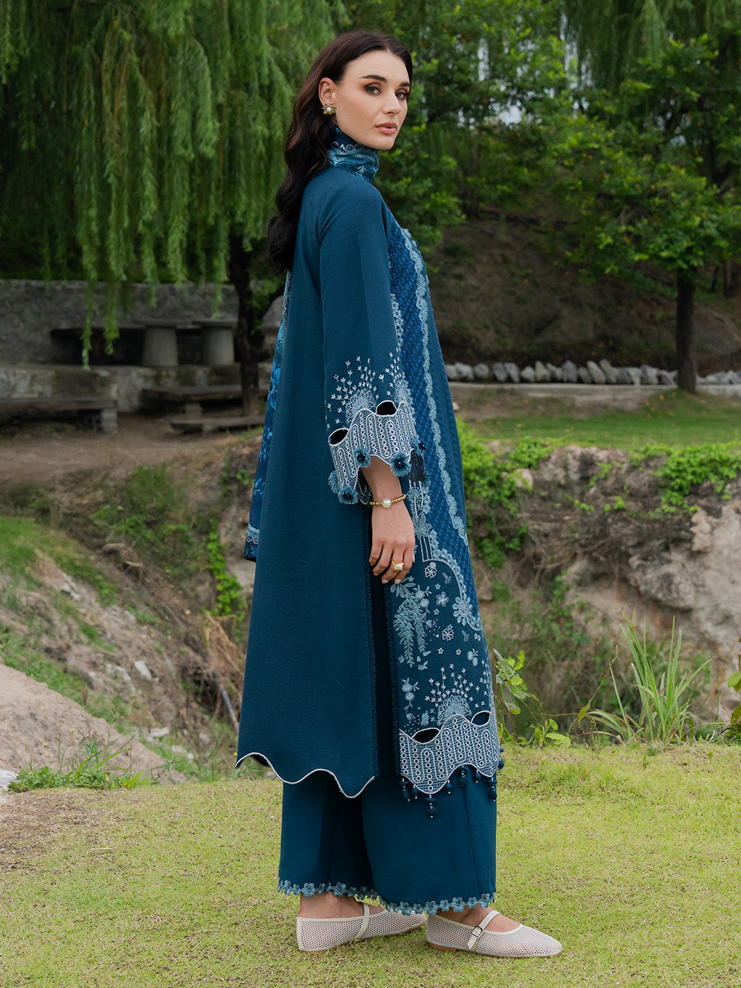 EVARA – authentic Pakistani dress from the Dastaan Khaddar 25 collection for women in the UK