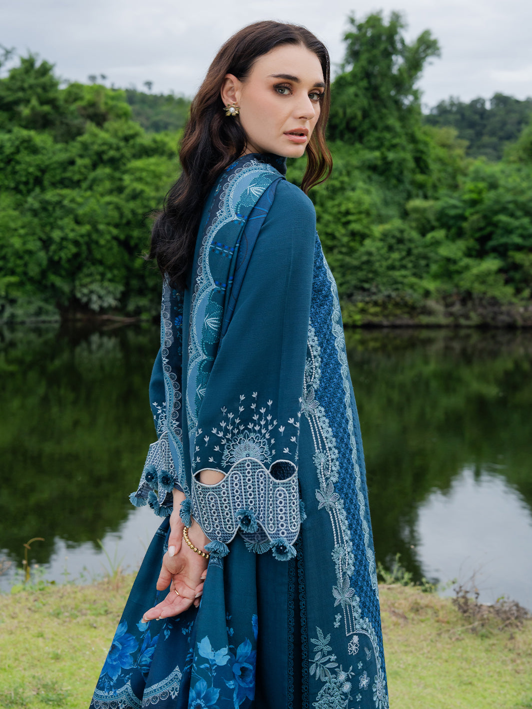 EVARA – authentic Pakistani dress from the Dastaan Khaddar 25 collection for women in the UK