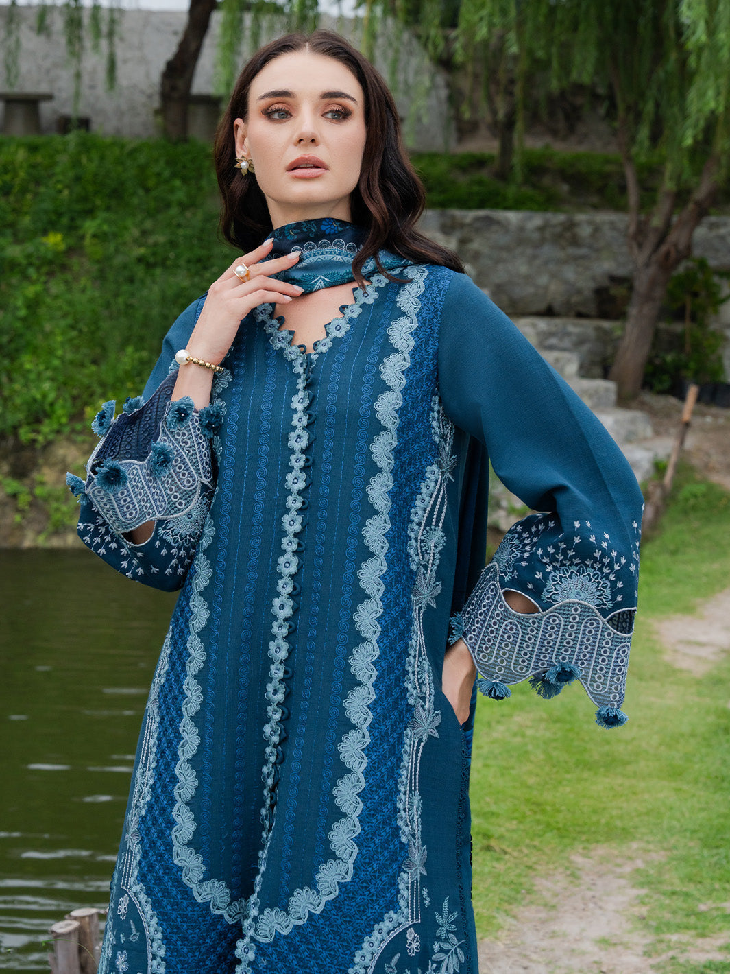 EVARA – authentic Pakistani dress from the Dastaan Khaddar 25 collection for women in the UK