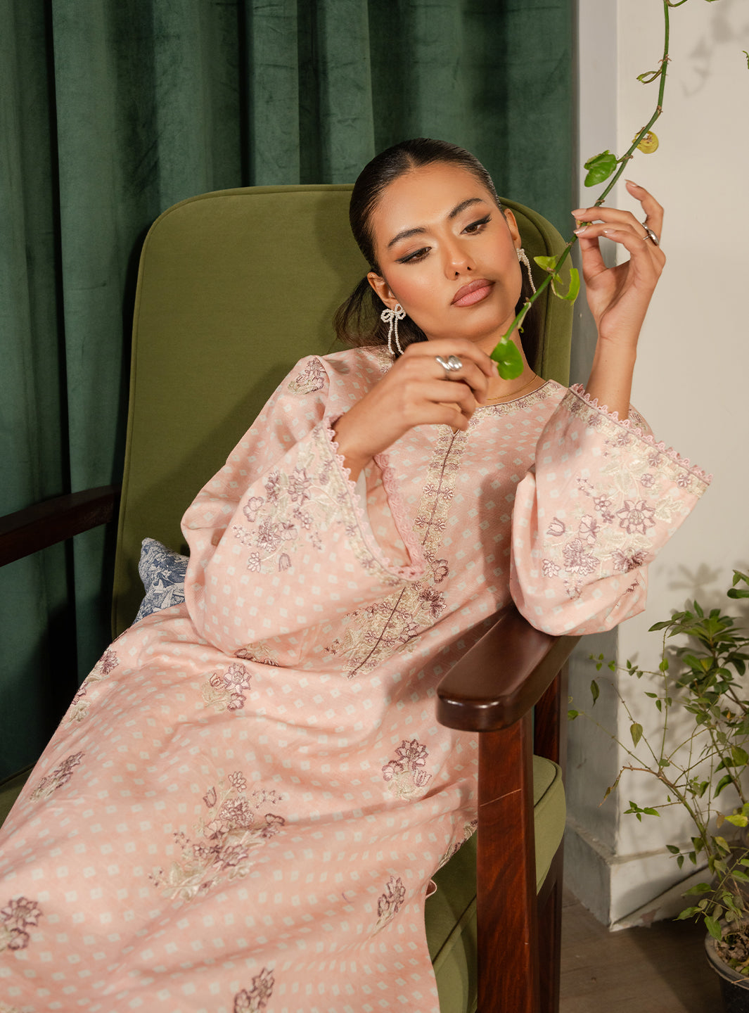 LYRA – authentic Pakistani dress from the Lumiere Pret collection for women in the UK