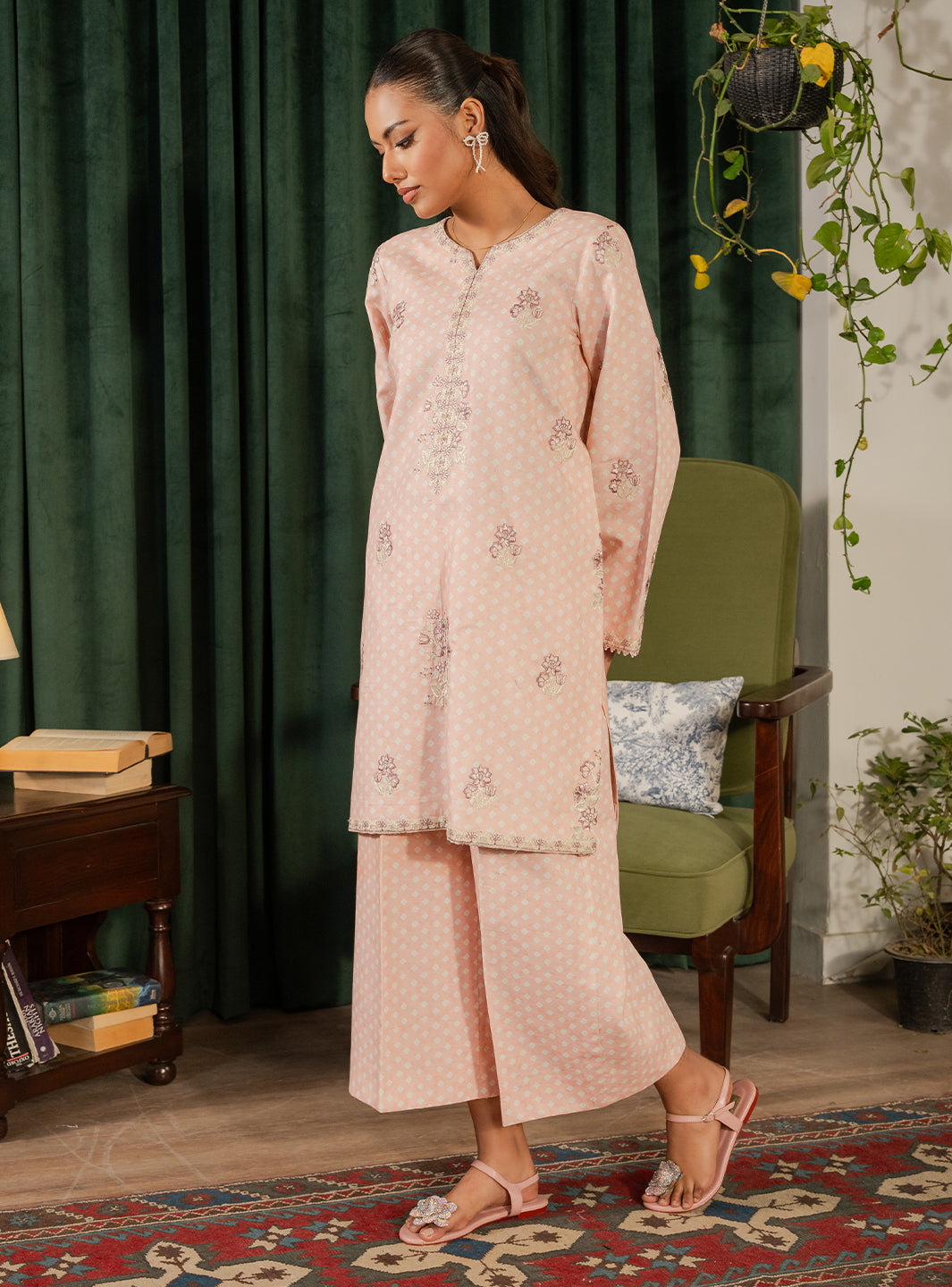 LYRA – authentic Pakistani dress from the Lumiere Pret collection for women in the UK