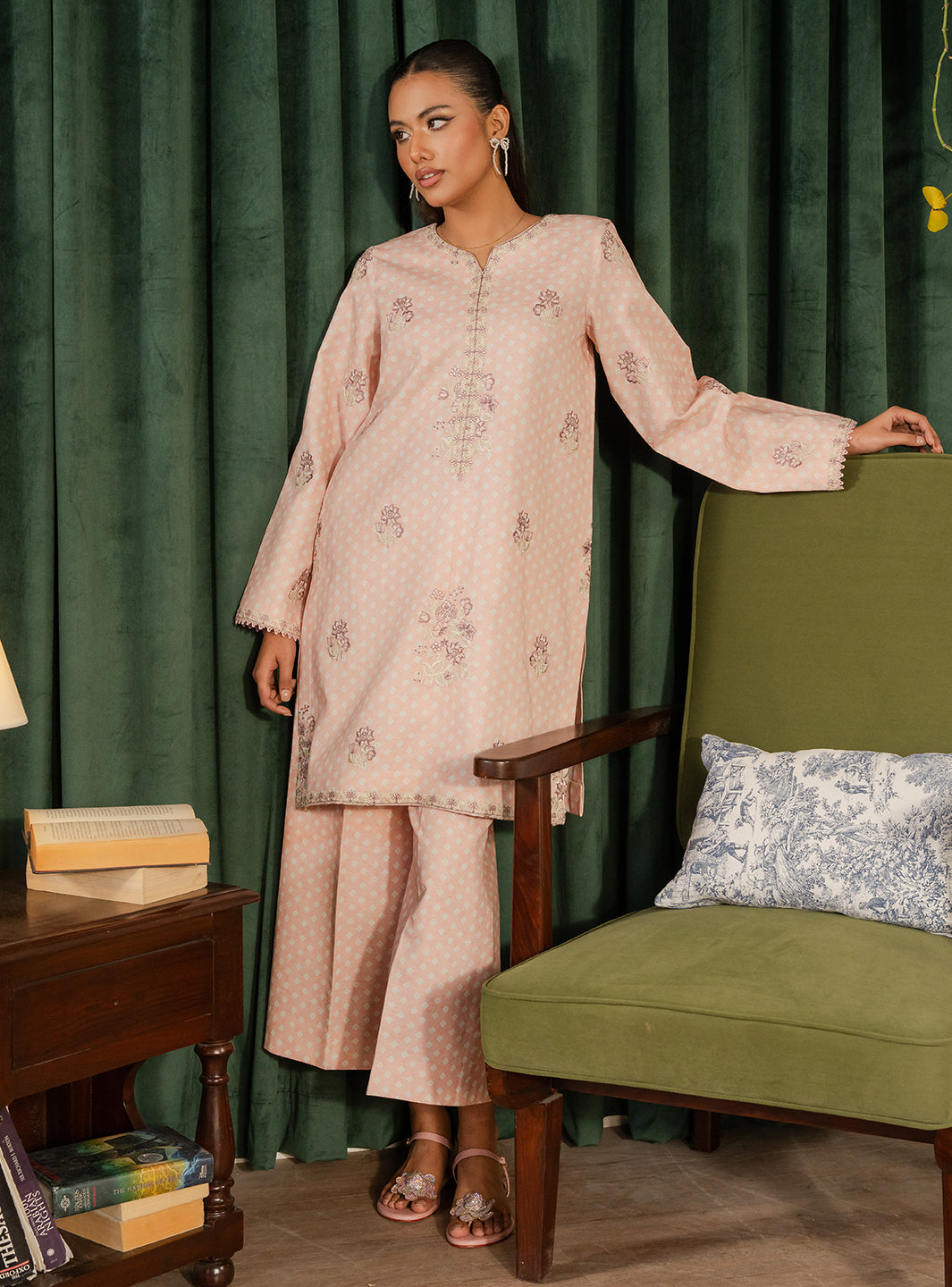 LYRA – authentic Pakistani dress from the Lumiere Pret collection for women in the UK