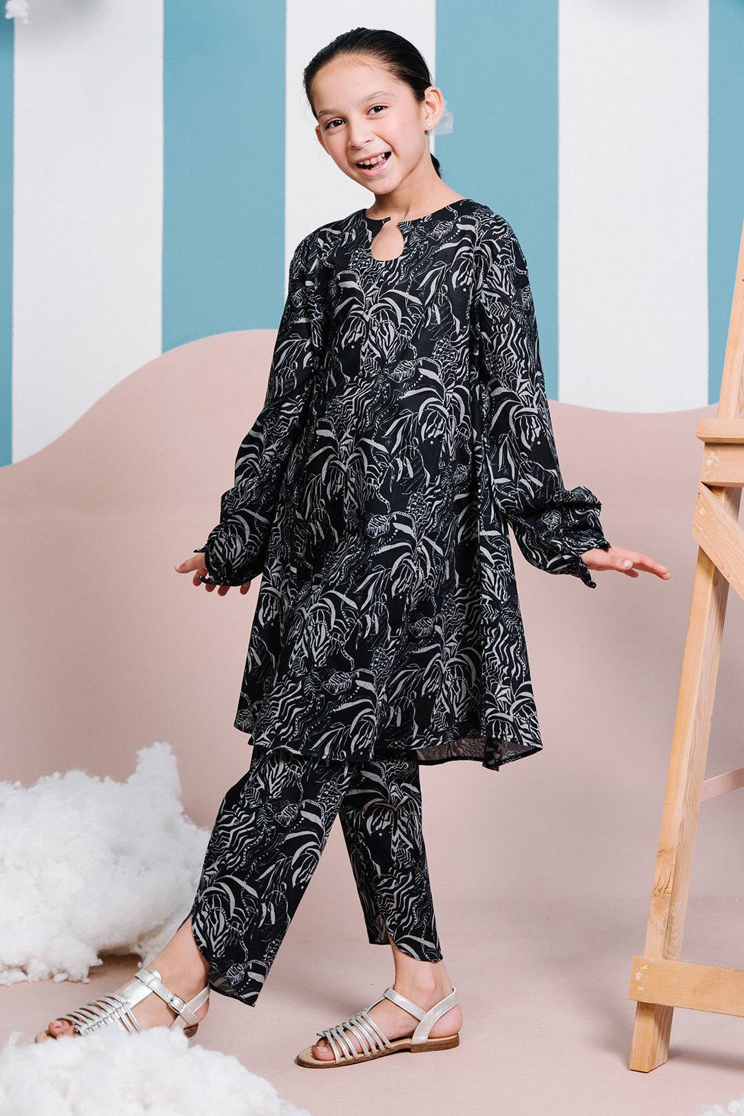 Zellbury Girls | 2 Piece Lawn | Kurta Trouser - 2456 by Maria Faisal - Registered Vendor of : Zellbury Girls - type : Kids Clothes - 100% original wedding dresses