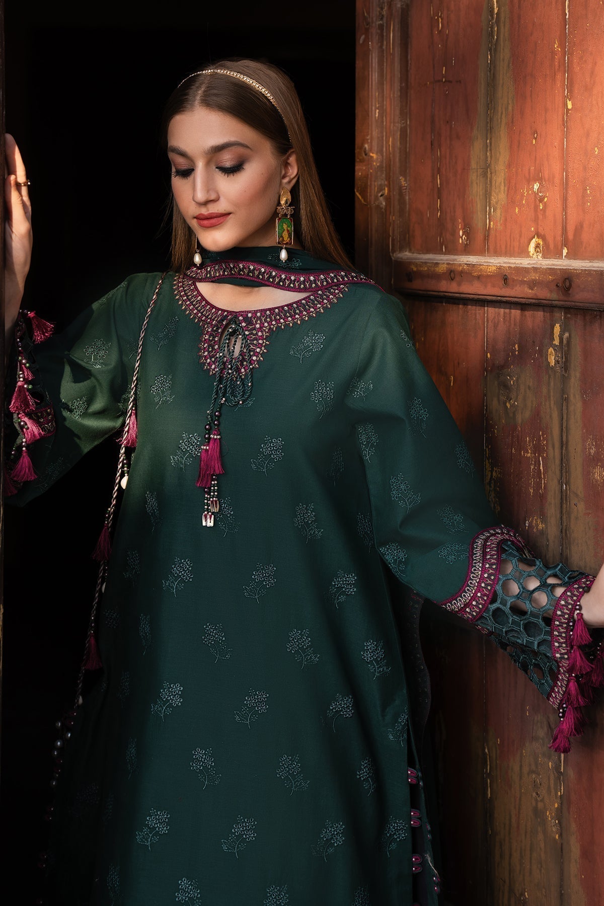 Alizeh | Rawayat Luxury Lawn 24 | Nafisa - Waniyas