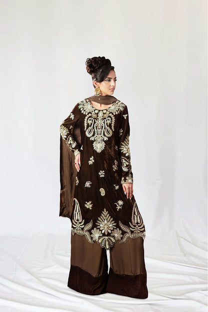 Saira Rizwan | Velvet Pret 25 | GURR-SRVP25-09 - Formal Dress - available at Maria Faisal in UK and USA.