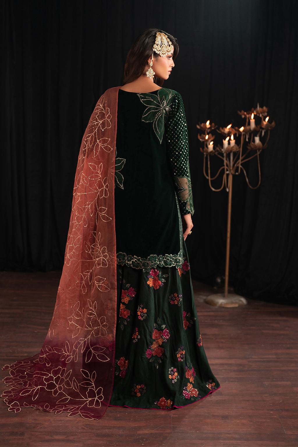 Iznik | Exclusive Velvet | IV-53 - Ladies Clothes - Maria Faisal