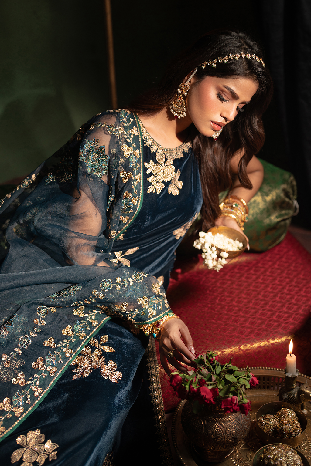 Iznik | Exclusive Velvet | IV-51 - Ladies Clothes - Maria Faisal