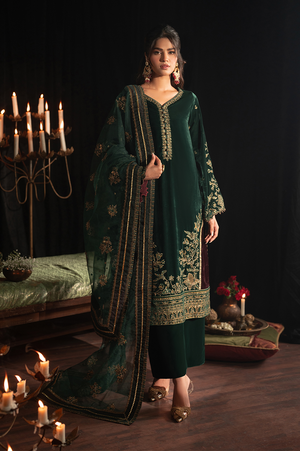 Iznik | Exclusive Velvet | IV-48 - Ladies Clothes - Maria Faisal