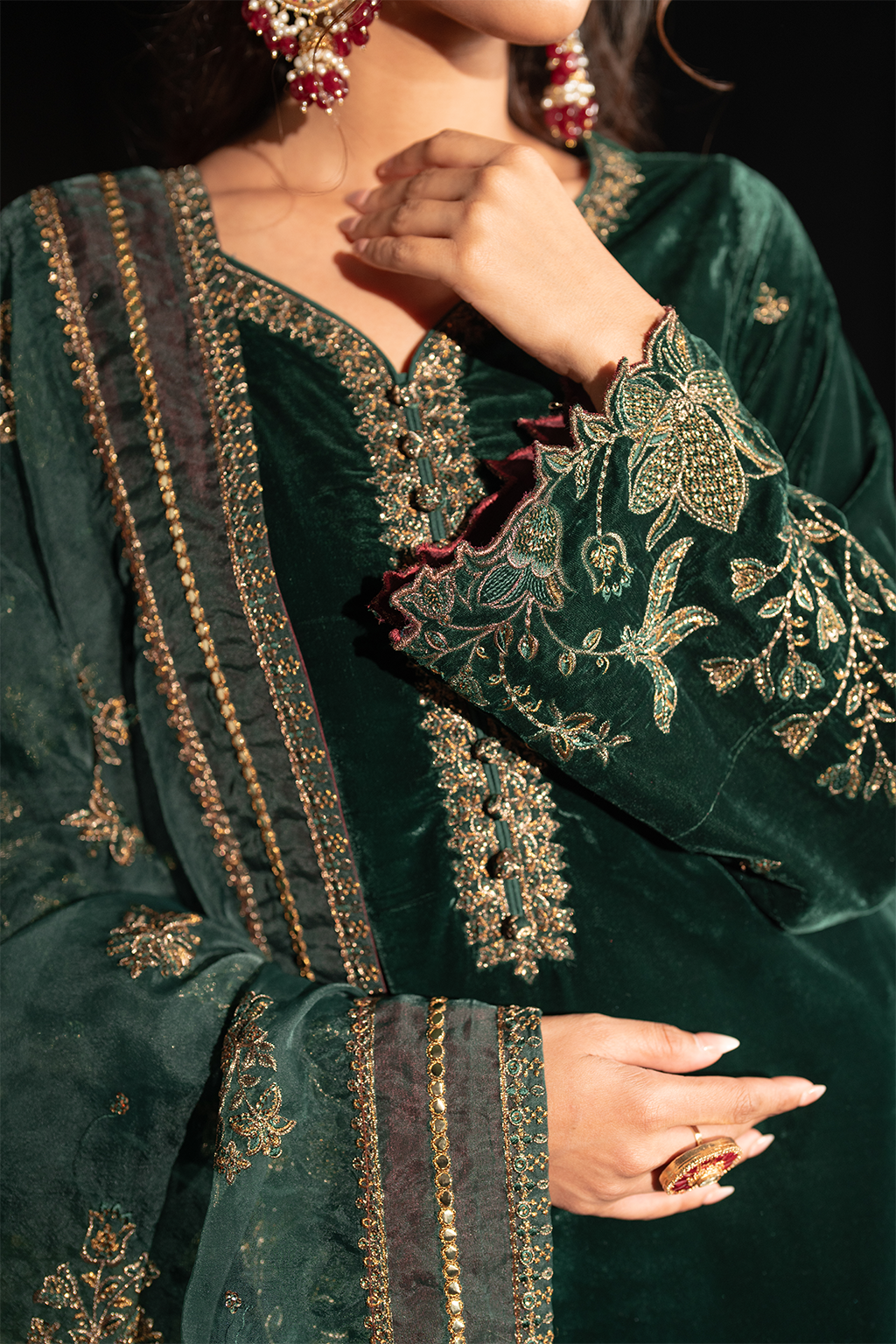Iznik | Exclusive Velvet | IV-48 - Ladies Clothes - Maria Faisal