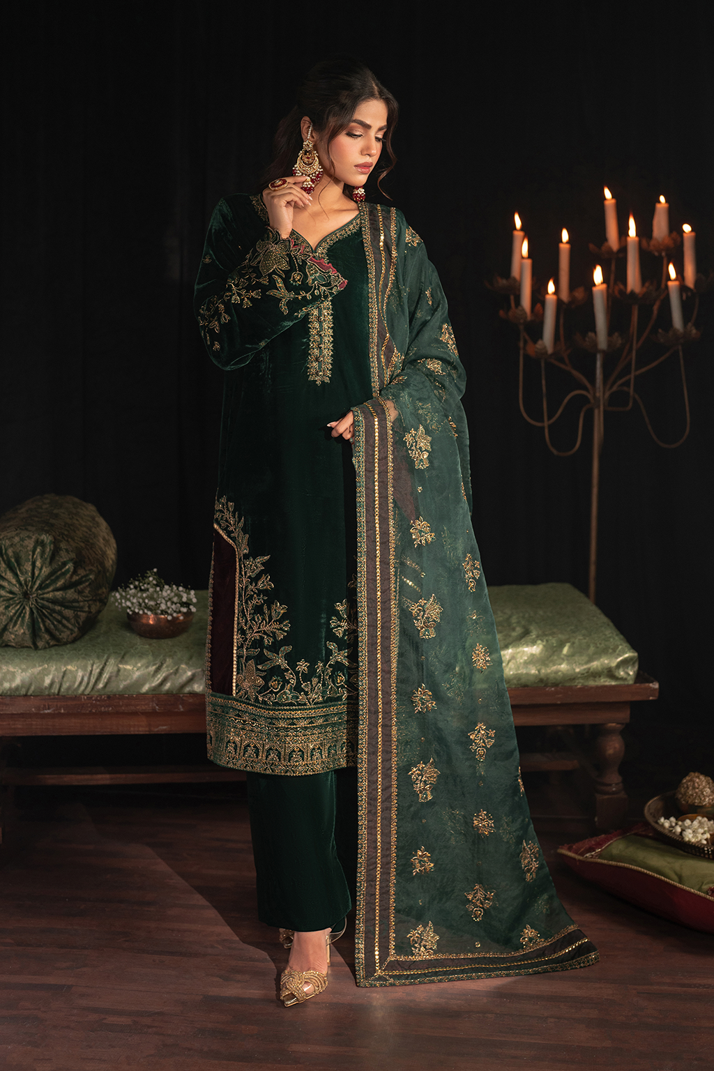 Iznik | Exclusive Velvet | IV-48 - Ladies Clothes - Maria Faisal