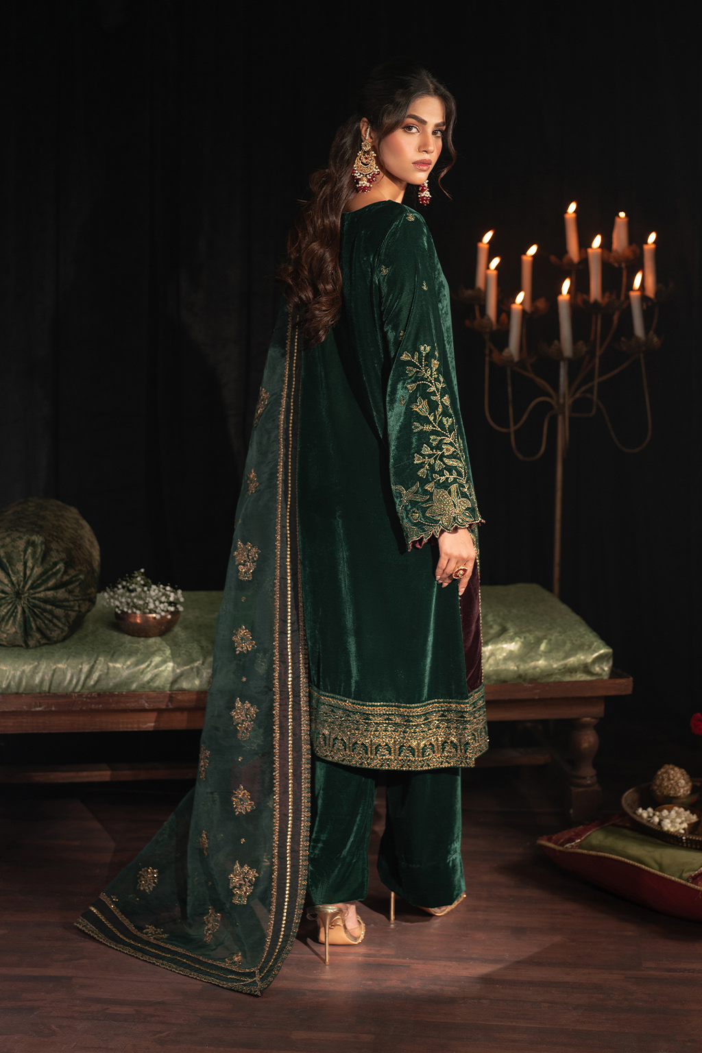 Iznik | Exclusive Velvet | IV-48 - Ladies Clothes - Maria Faisal