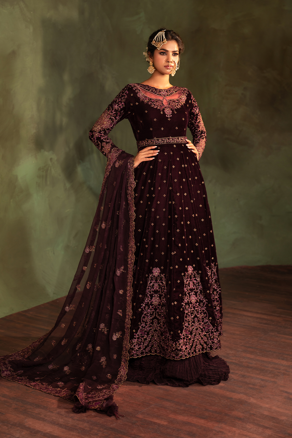 Iznik | Exclusive Velvet | IV-54 - Ladies Clothes - Maria Faisal