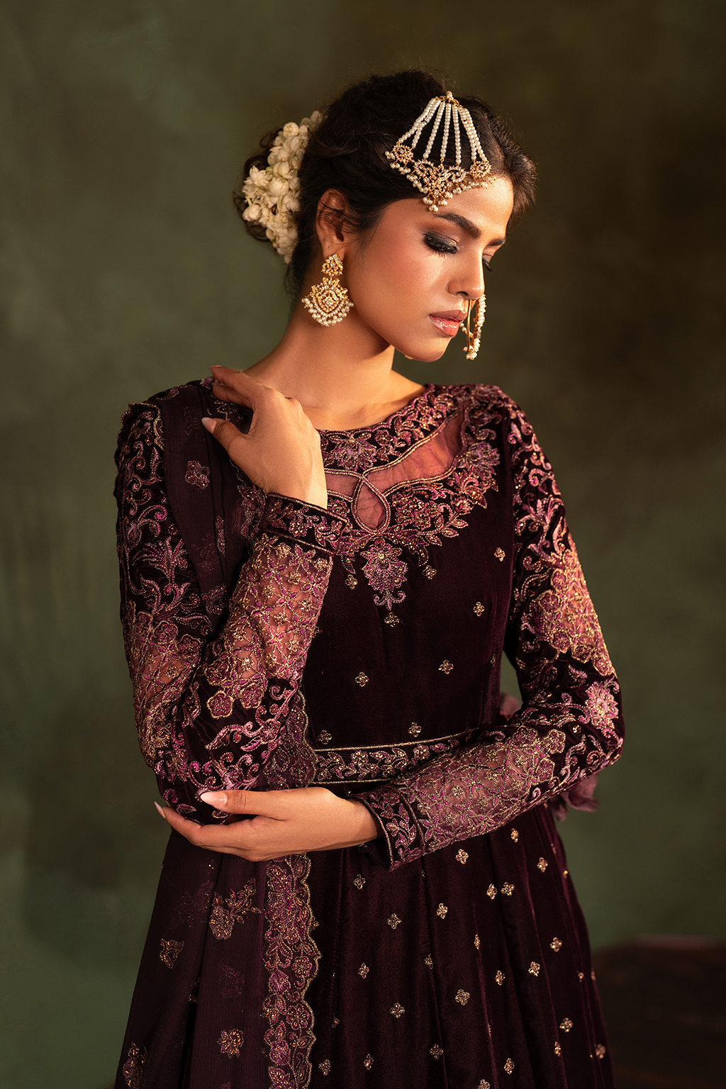 Iznik | Exclusive Velvet | IV-54 - Ladies Clothes - Maria Faisal