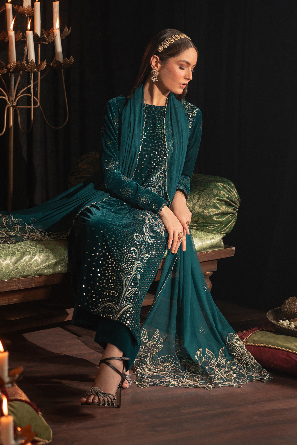 Iznik | Exclusive Velvet | IV-47 - Ladies Clothes - Maria Faisal