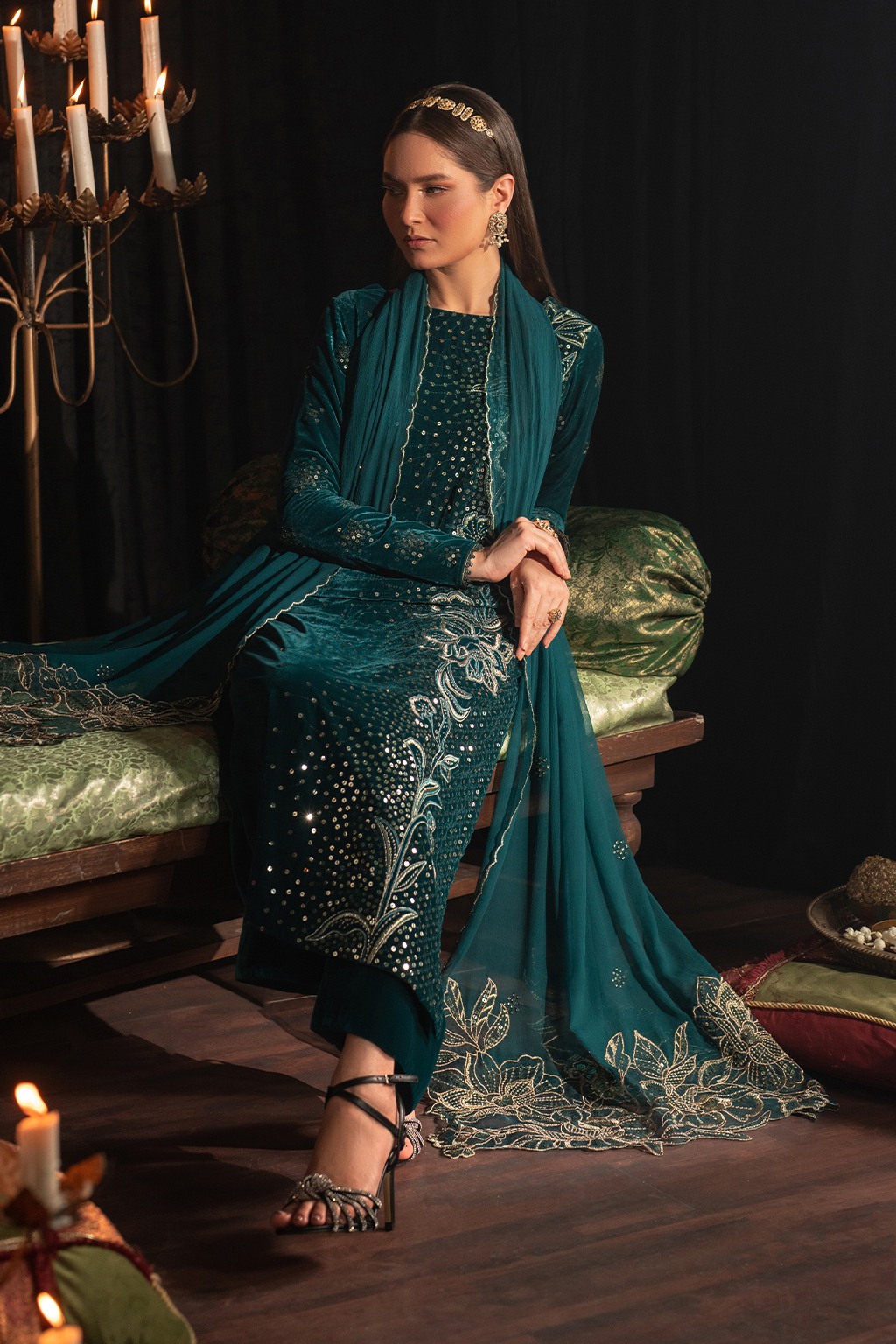 Iznik | Exclusive Velvet | IV-47 - Ladies Clothes - Maria Faisal