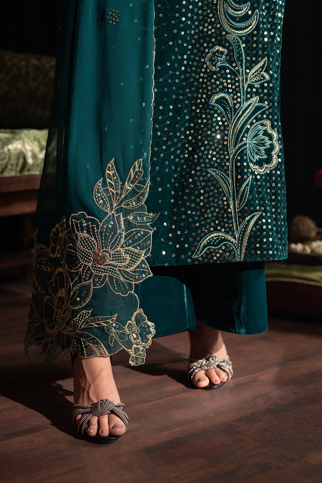 Iznik | Exclusive Velvet | IV-47 - Ladies Clothes - Maria Faisal
