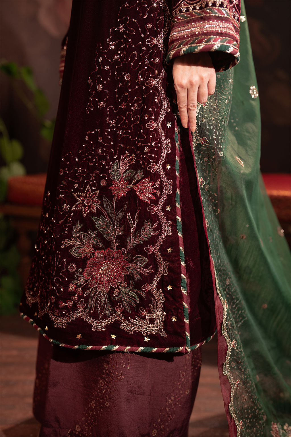 Iznik | Exclusive Velvet | IV-39 - Ladies Clothes - Maria Faisal