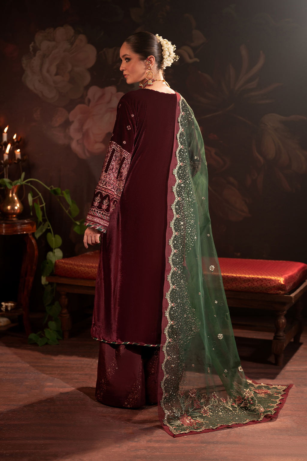Iznik | Exclusive Velvet | IV-39 - Ladies Clothes - Maria Faisal