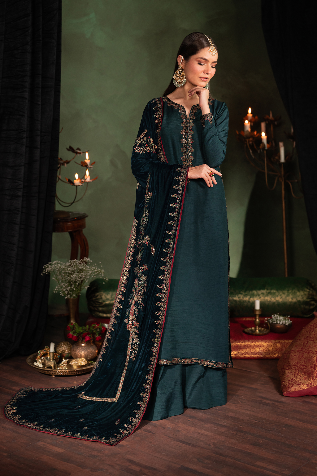 Iznik | Exclusive Velvet | IV-50 - Ladies Clothes - Maria Faisal