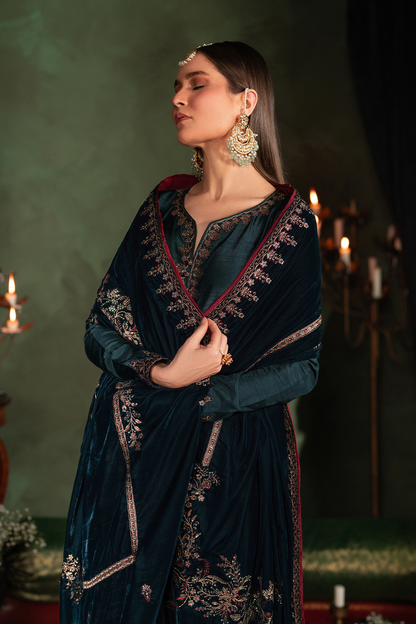 Iznik | Exclusive Velvet | IV-50 - Ladies Clothes - Maria Faisal