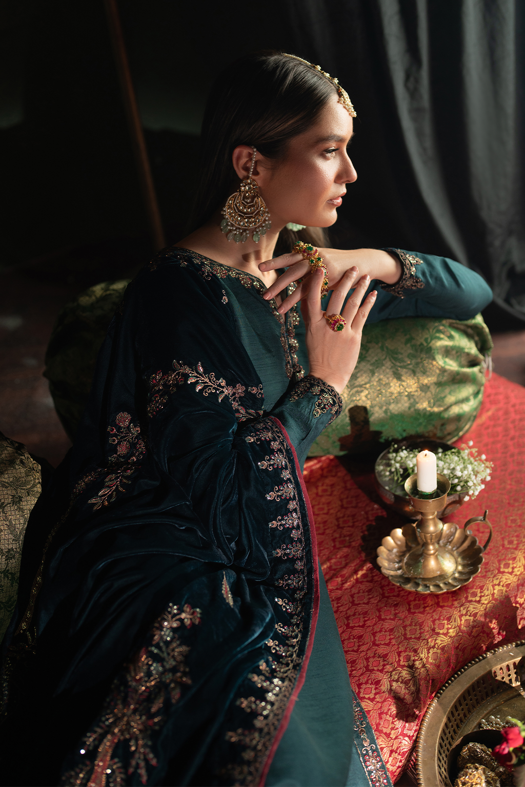 Iznik | Exclusive Velvet | IV-50 - Ladies Clothes - Maria Faisal