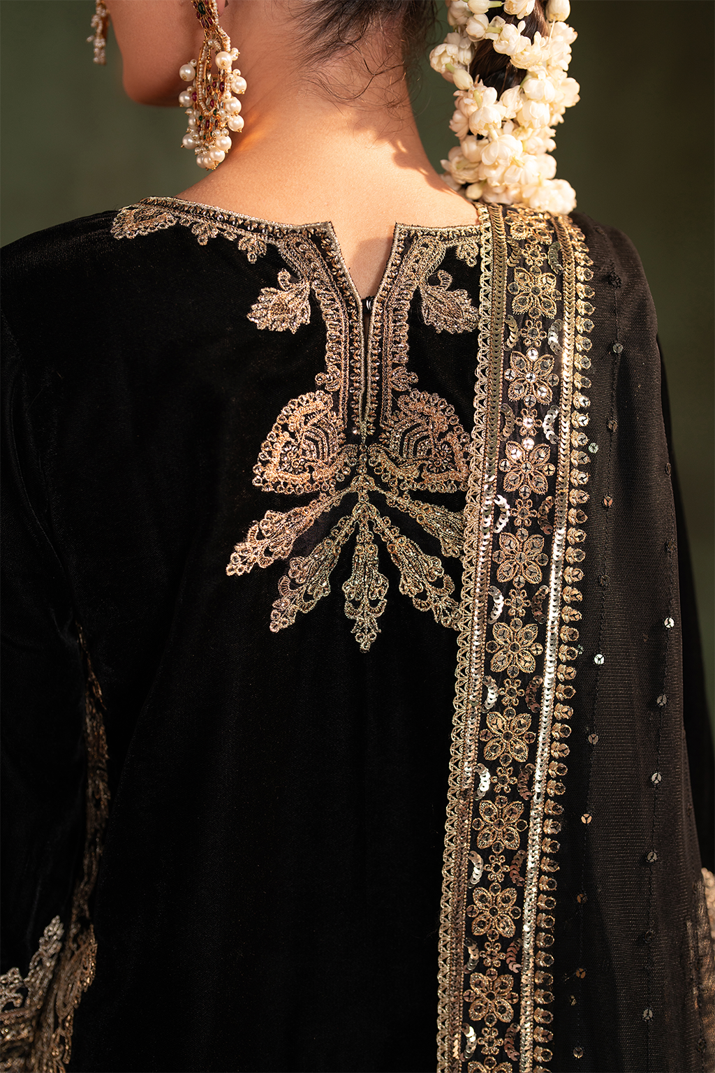 Iznik | Exclusive Velvet | IV-41 - Ladies Clothes - Maria Faisal