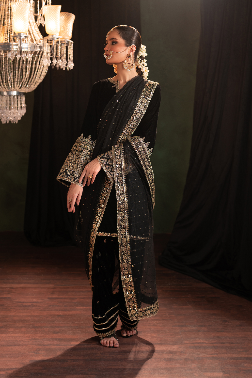 Iznik | Exclusive Velvet | IV-41 - Ladies Clothes - Maria Faisal