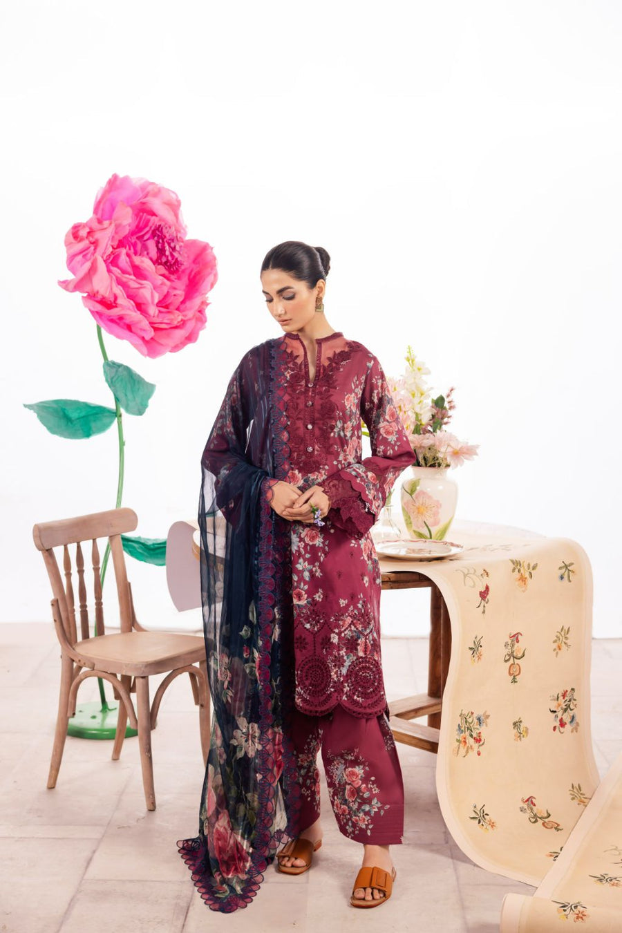 Iznik | Dahlia Embroidered Lawn | DL-11 - Ladies Clothes - Maria Faisal