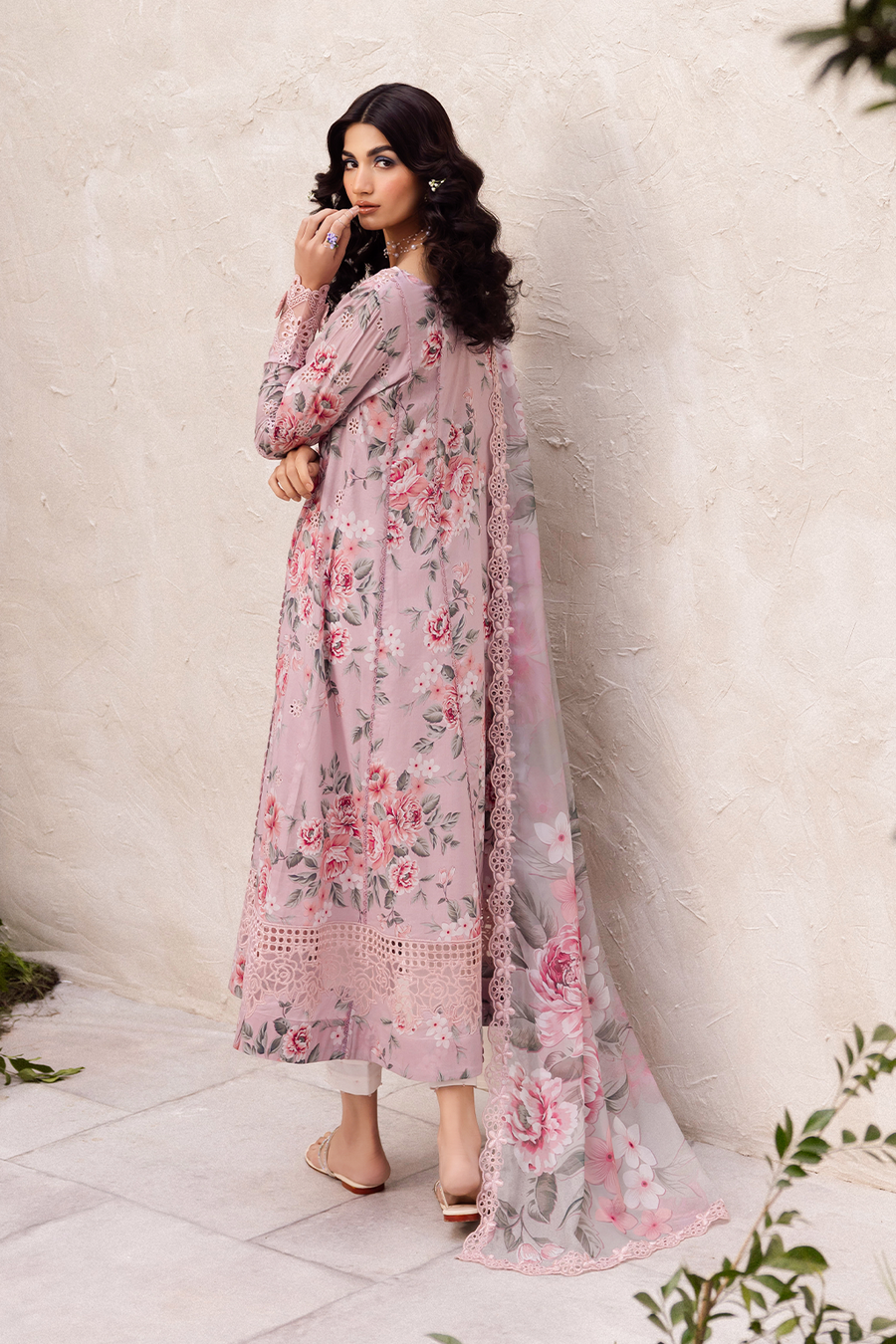 Iznik | Dahlia Embroidered Lawn | DL-09 - Ladies Clothes - Maria Faisal