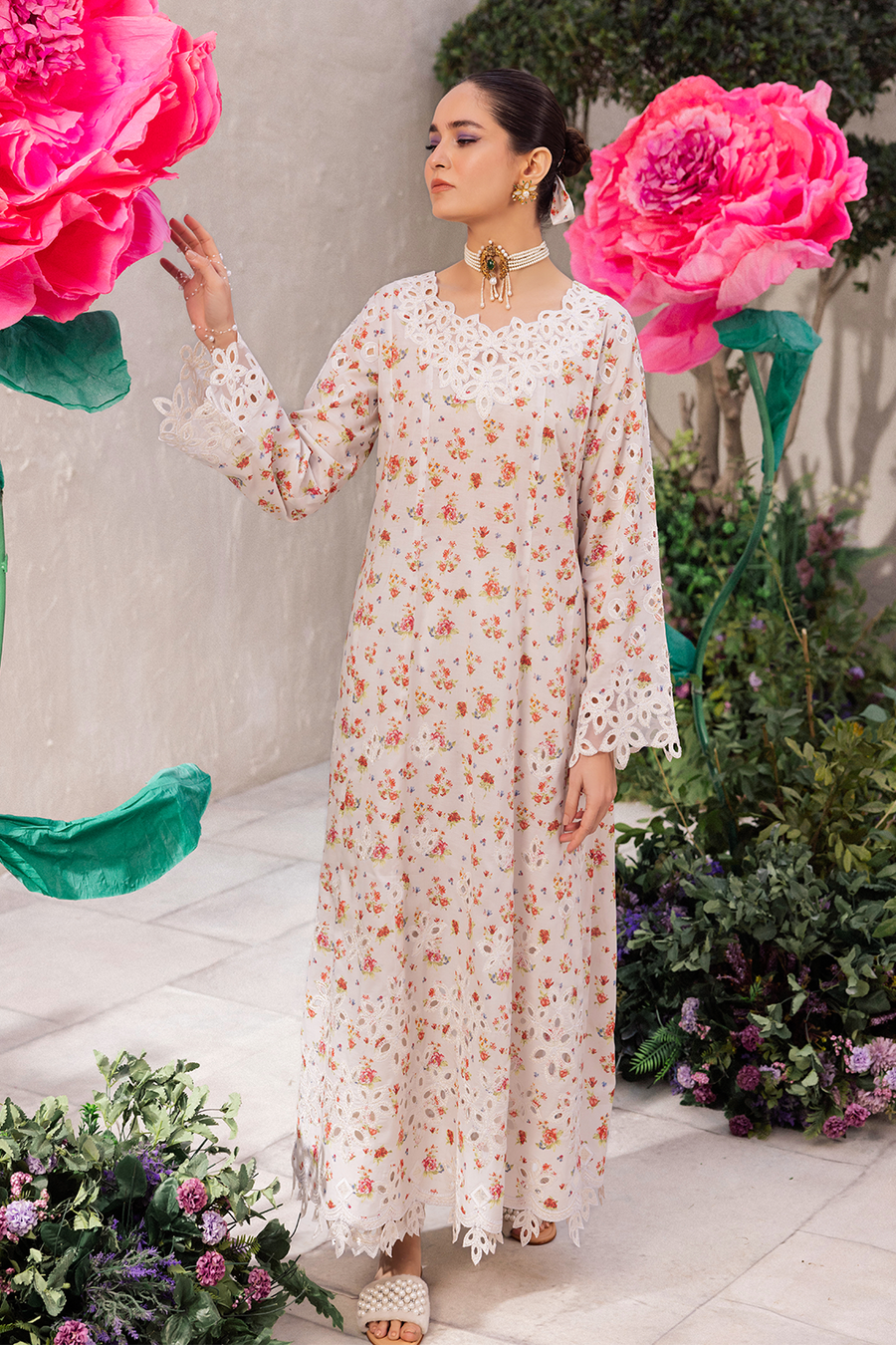 Iznik | Dahlia Embroidered Lawn | DL-05 - Ladies Clothes - Maria Faisal