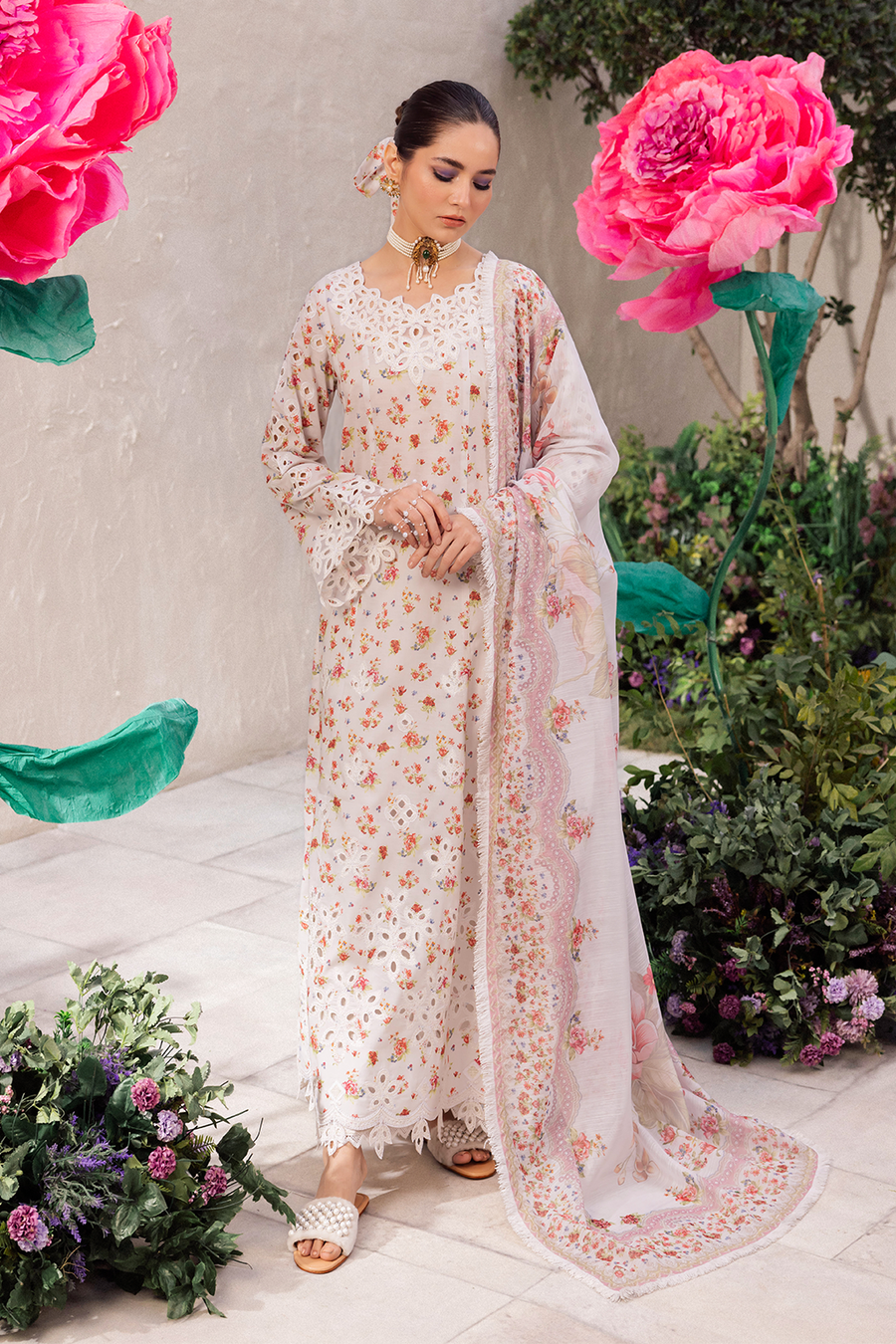 Iznik | Dahlia Embroidered Lawn | DL-05 - Ladies Clothes - Maria Faisal