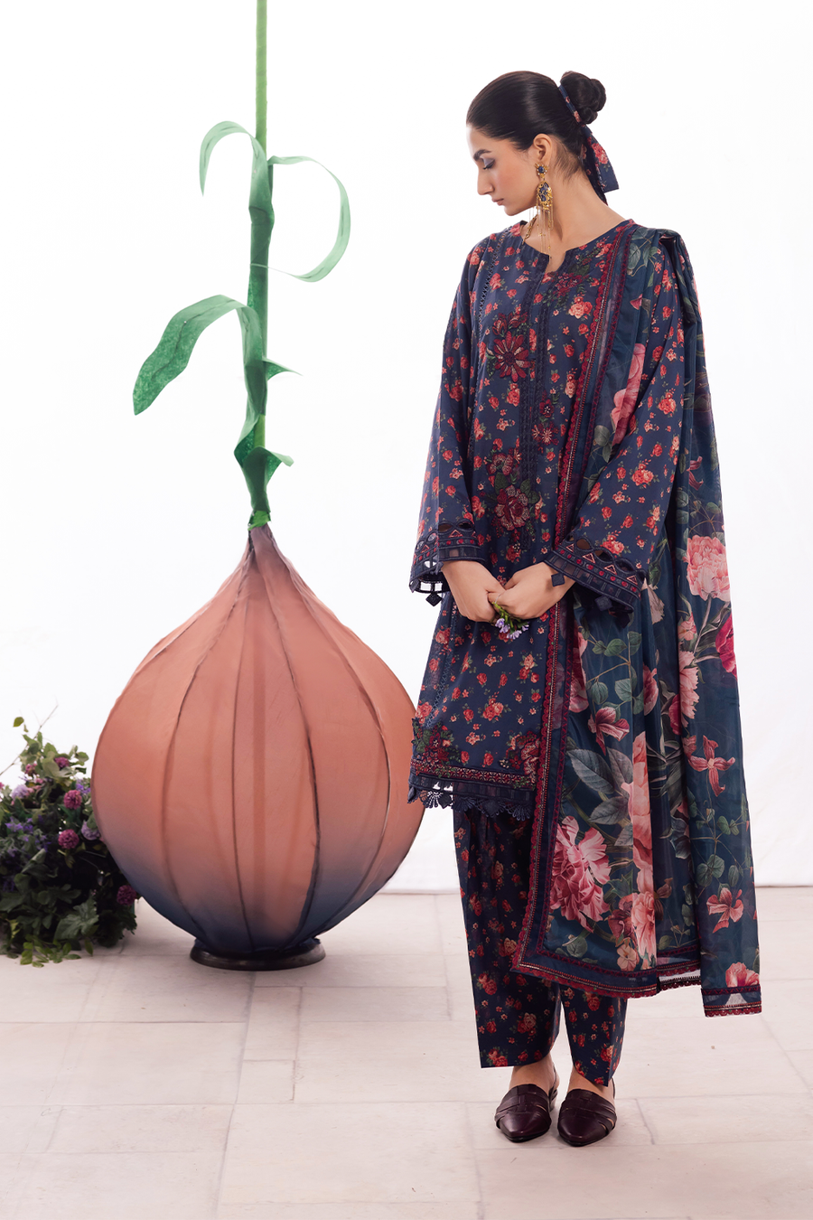 Iznik | Dahlia Embroidered Lawn | DL-07 - Ladies Clothes - Maria Faisal