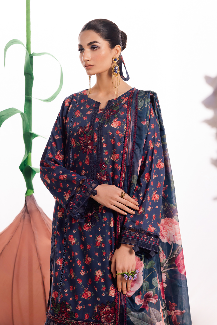 Iznik | Dahlia Embroidered Lawn | DL-07 - Ladies Clothes - Maria Faisal