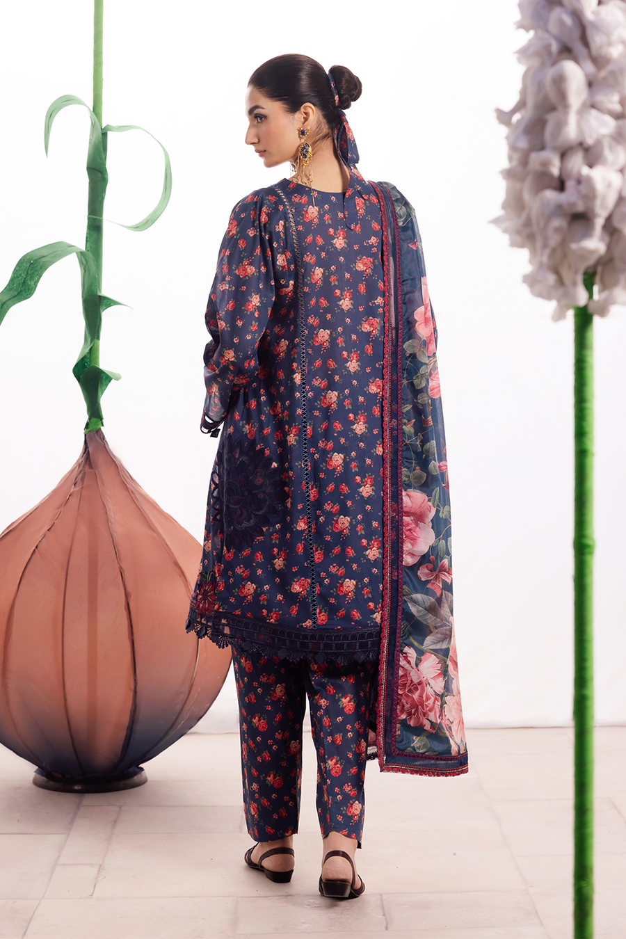Iznik | Dahlia Embroidered Lawn | DL-07 - Ladies Clothes - Maria Faisal