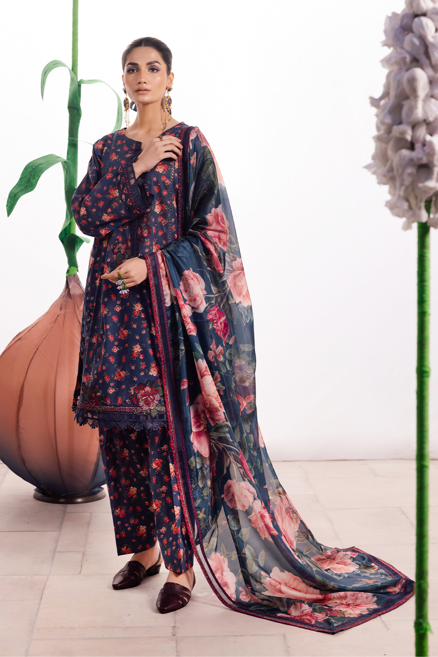 Iznik | Dahlia Embroidered Lawn | DL-07 - Ladies Clothes - Maria Faisal