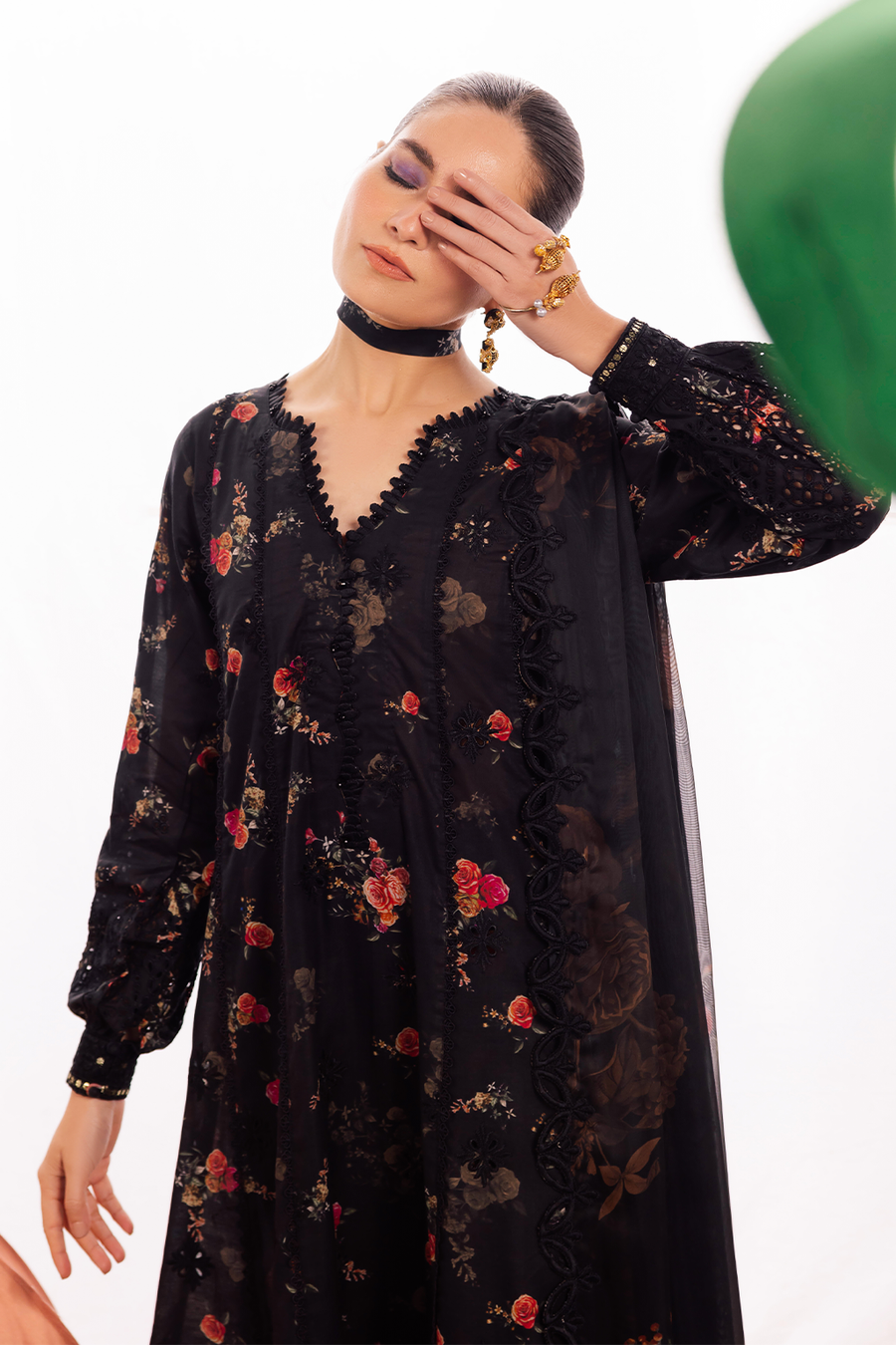 Iznik | Dahlia Embroidered Lawn | DL-08 - Ladies Clothes - Maria Faisal
