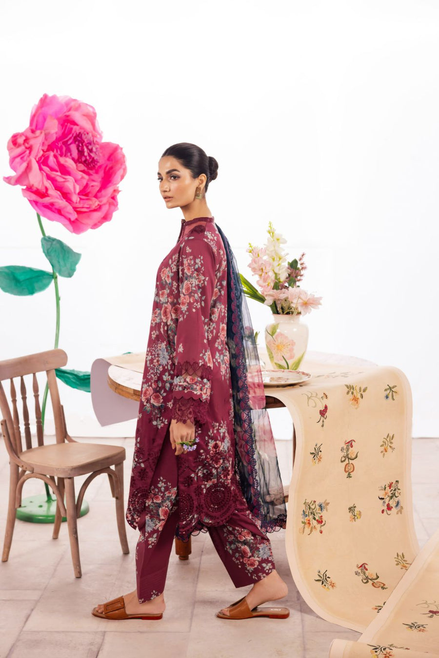 Iznik | Dahlia Embroidered Lawn | DL-11 - Ladies Clothes - Maria Faisal