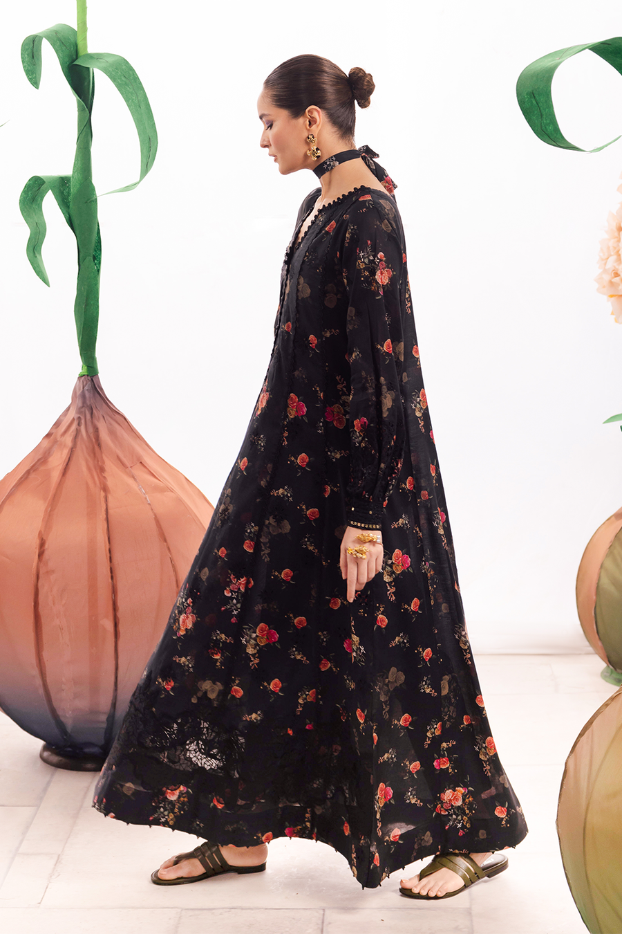 Iznik | Dahlia Embroidered Lawn | DL-08 - Ladies Clothes - Maria Faisal