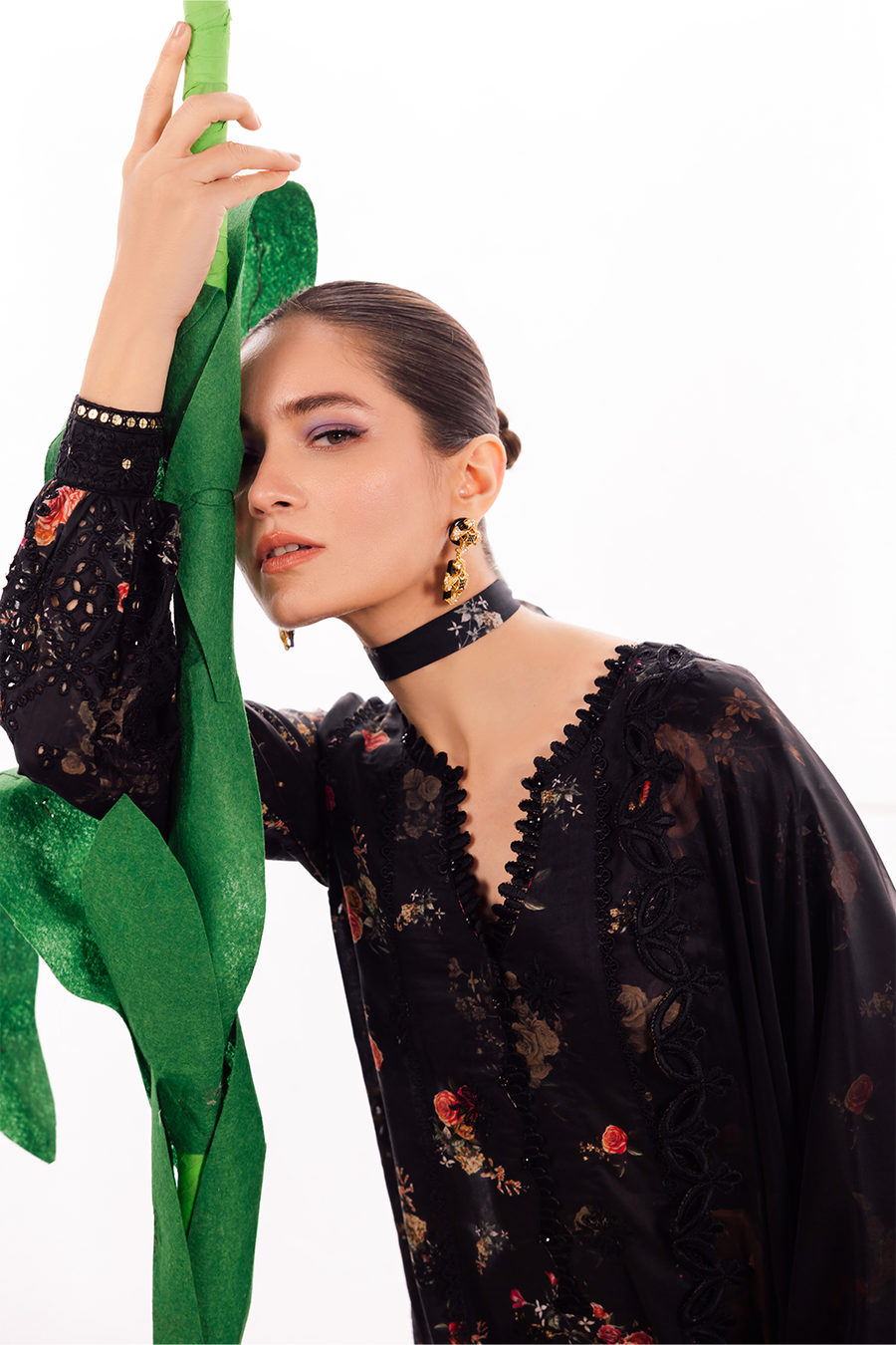 Iznik | Dahlia Embroidered Lawn | DL-08 - Ladies Clothes - Maria Faisal