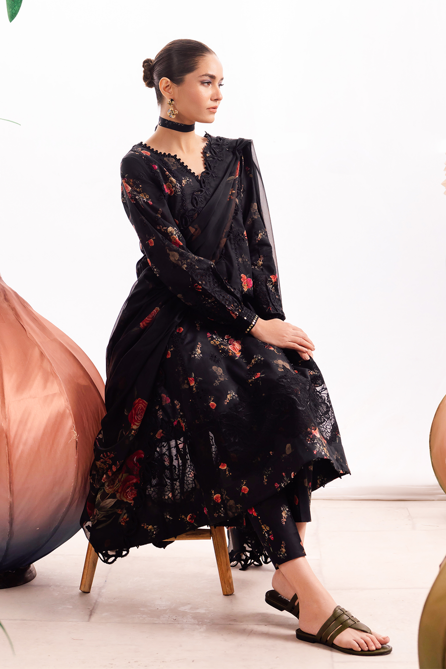 Iznik | Dahlia Embroidered Lawn | DL-08 - Ladies Clothes - Maria Faisal