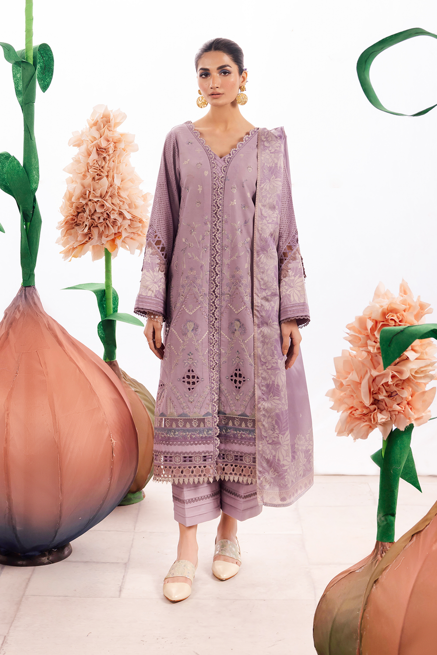 Iznik | Dahlia Embroidered Lawn | DL-04 - Ladies Clothes - Maria Faisal