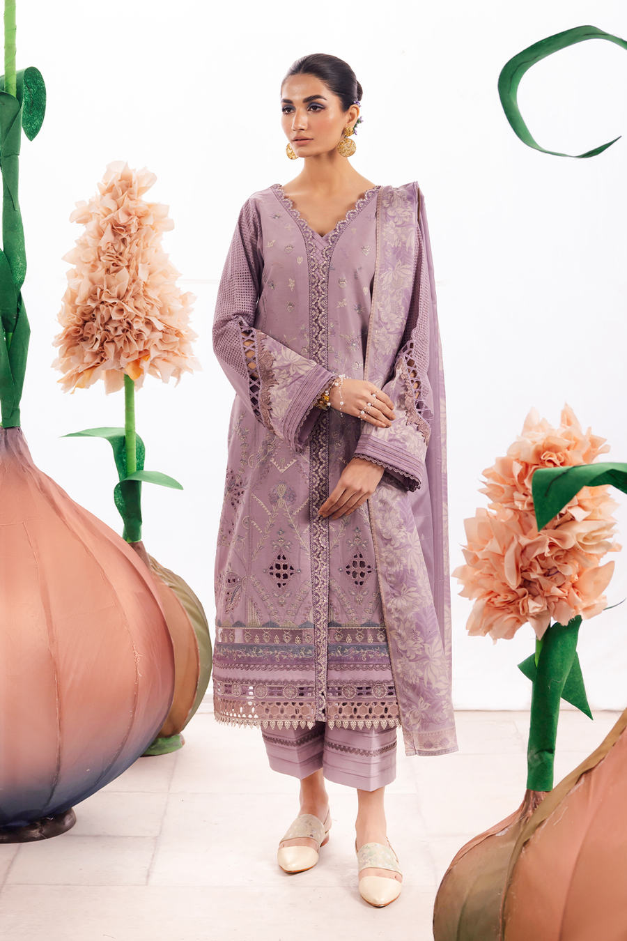 Iznik | Dahlia Embroidered Lawn | DL-04 - Ladies Clothes - Maria Faisal