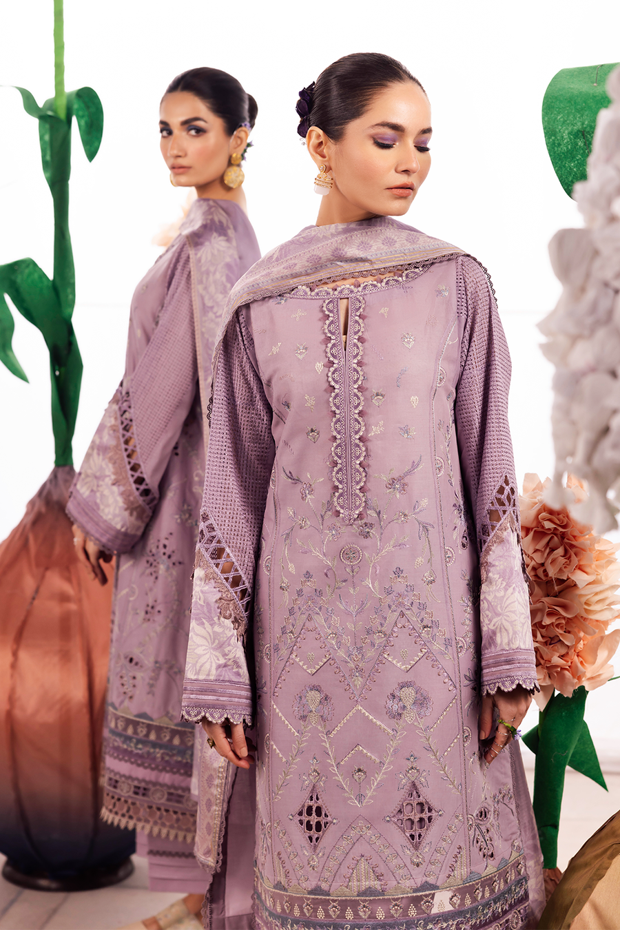 Iznik | Dahlia Embroidered Lawn | DL-04 - Ladies Clothes - Maria Faisal