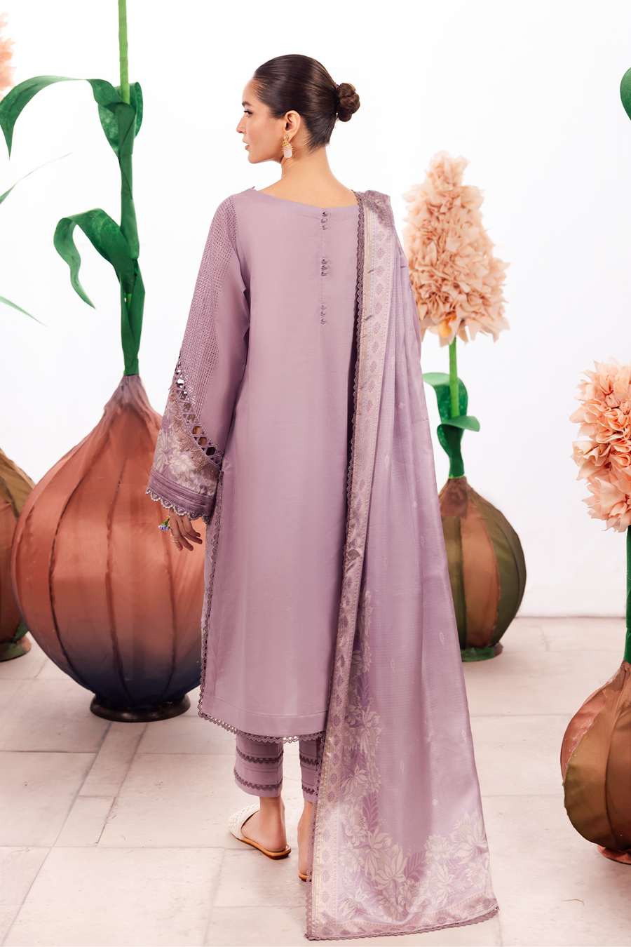 Iznik | Dahlia Embroidered Lawn | DL-04 - Ladies Clothes - Maria Faisal