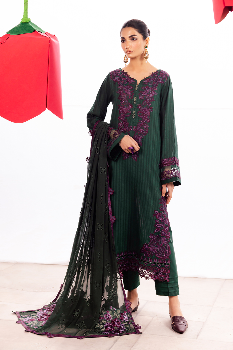 Iznik | Dahlia Embroidered Lawn | DL-02 - Ladies Clothes - Maria Faisal