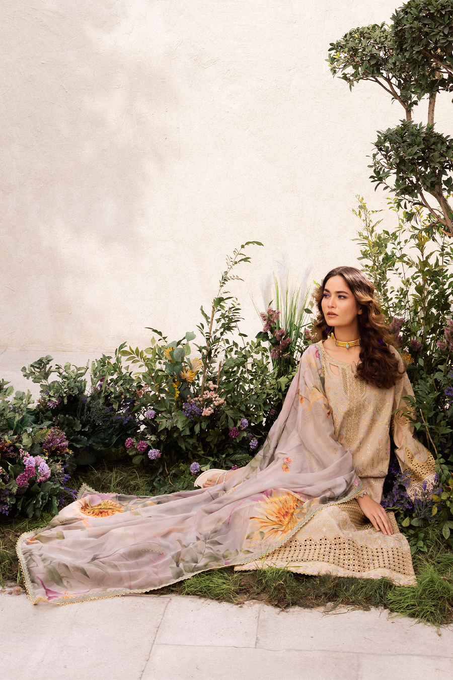 Iznik | Dahlia Embroidered Lawn | DL-03 - Ladies Clothes - Maria Faisal